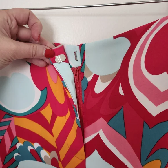 Trina Turk Shorts - Picture 3 of 5